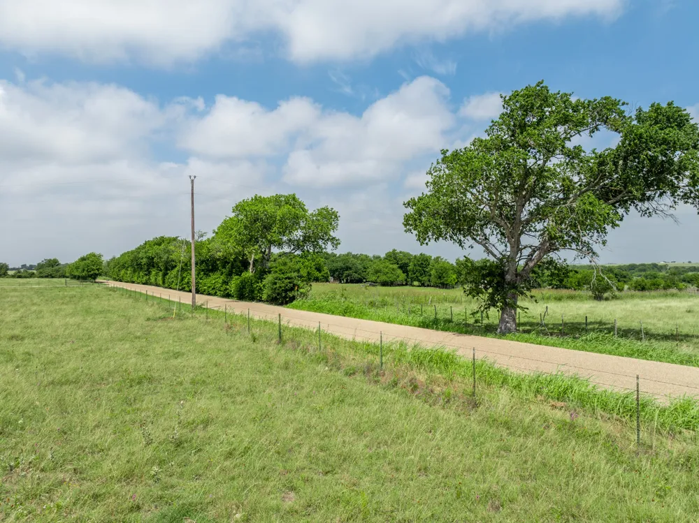 3725 CR 272 Oglesby, TX 76561