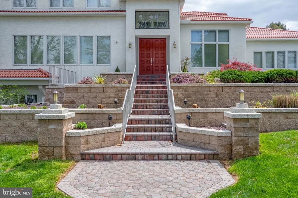 23 DEERFIELD ROAD Lancaster, PA 17603