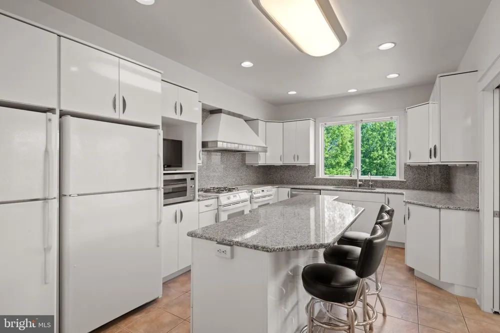 23 DEERFIELD ROAD Lancaster, PA 17603