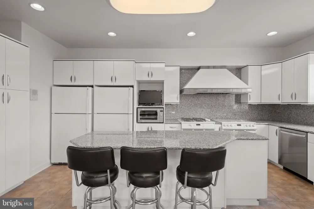 23 DEERFIELD ROAD Lancaster, PA 17603