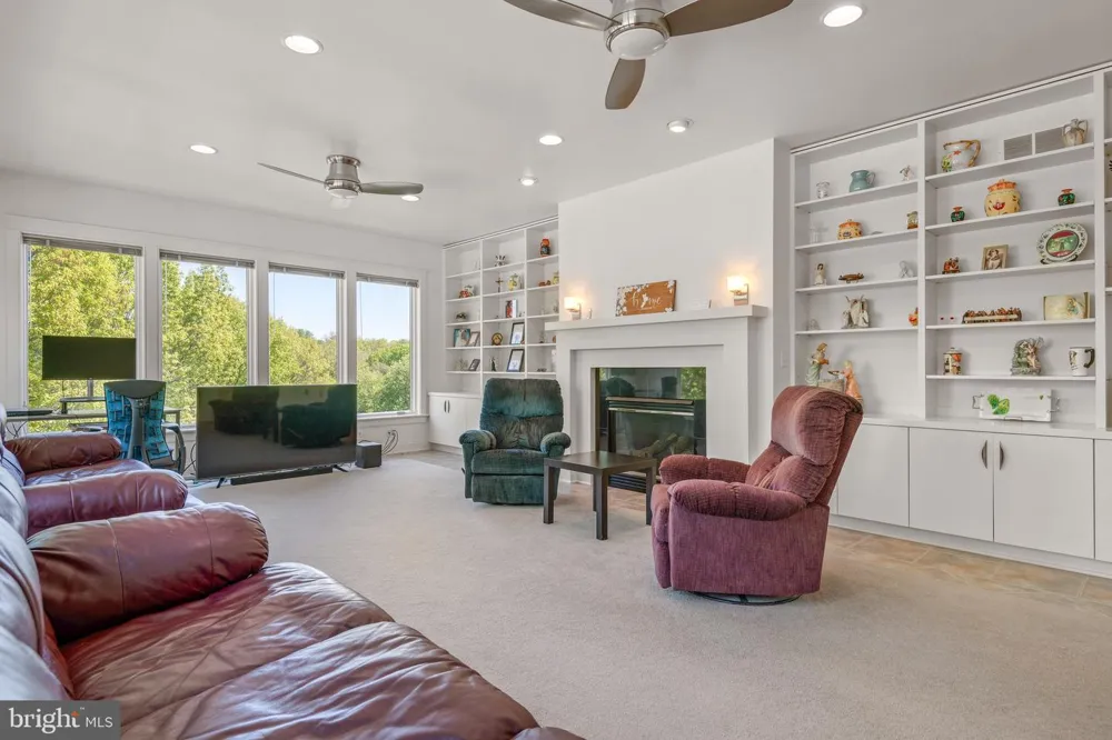 23 DEERFIELD ROAD Lancaster, PA 17603