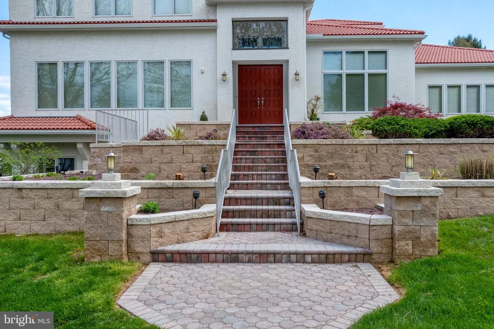 23 DEERFIELD ROAD Lancaster, PA 17603