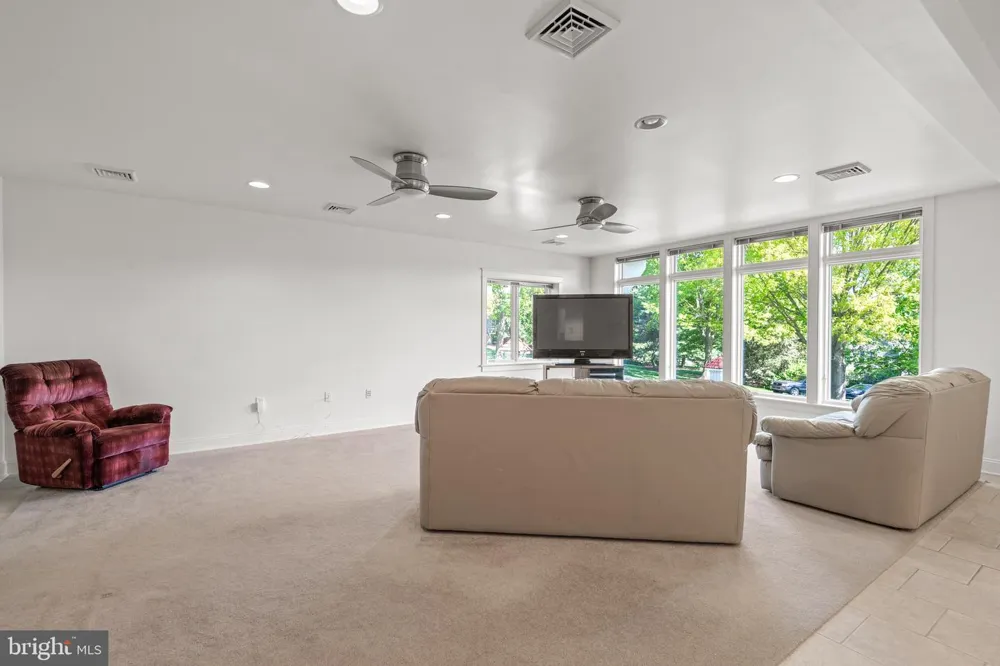 23 DEERFIELD ROAD Lancaster, PA 17603