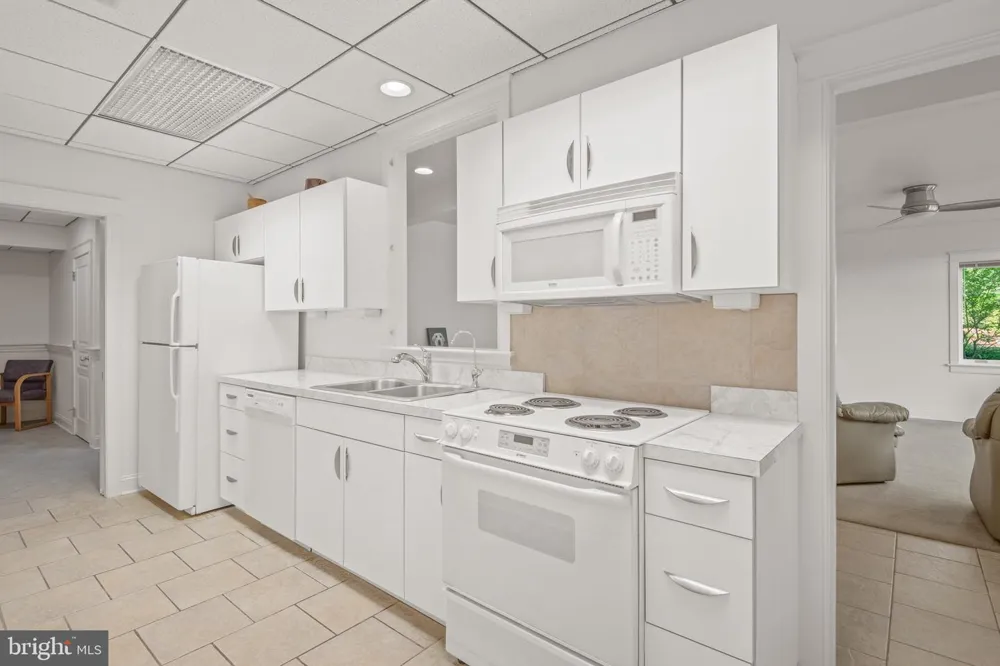 23 DEERFIELD ROAD Lancaster, PA 17603