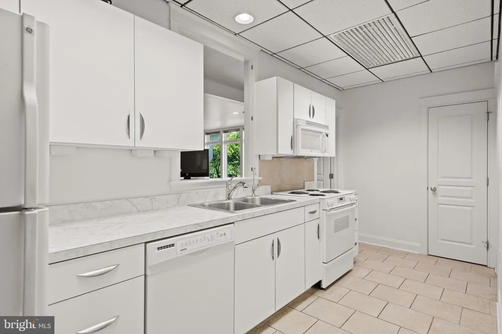 23 DEERFIELD ROAD Lancaster, PA 17603