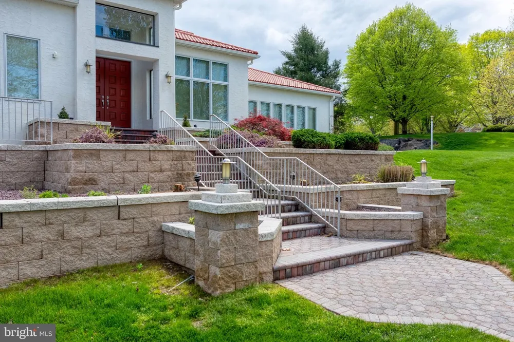 23 DEERFIELD ROAD Lancaster, PA 17603