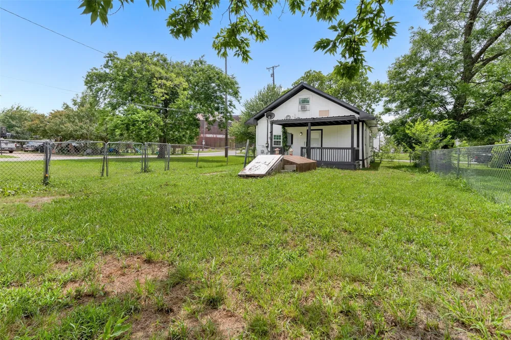 721 S First Street Sherman, TX 75090
