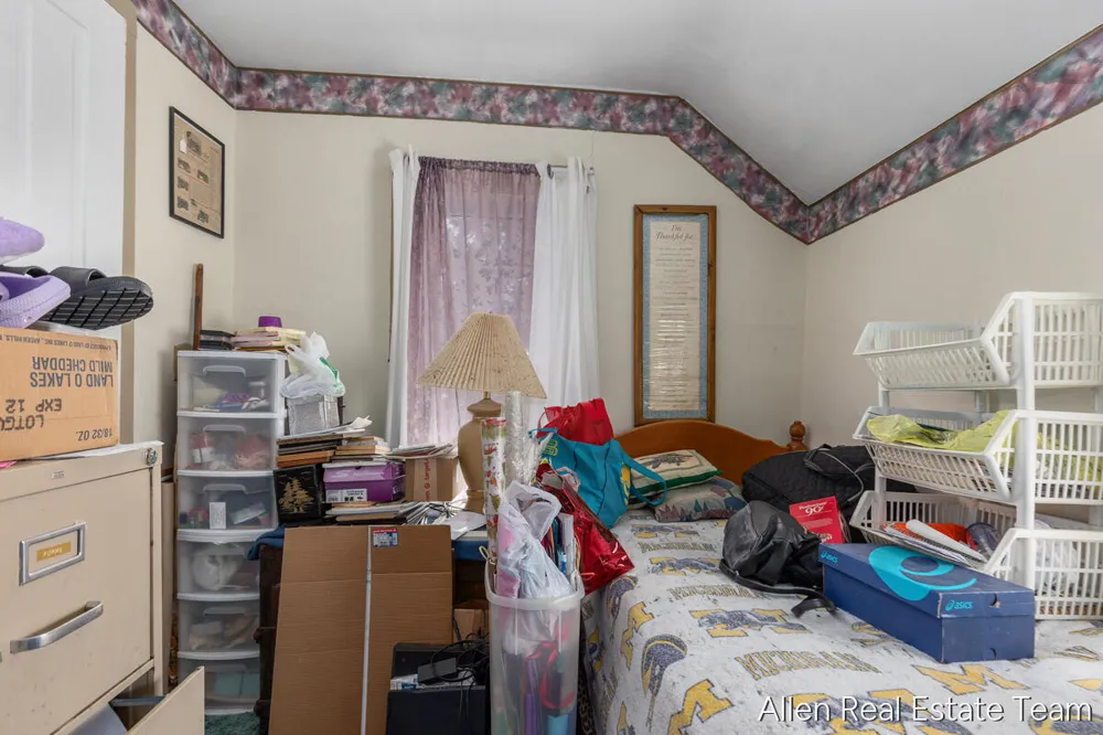 1224 102nd Avenue Plainwell, MI 49080