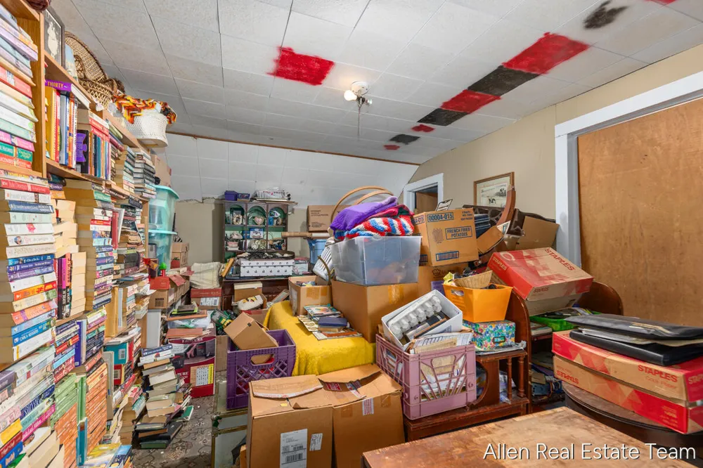 1224 102nd Avenue Plainwell, MI 49080