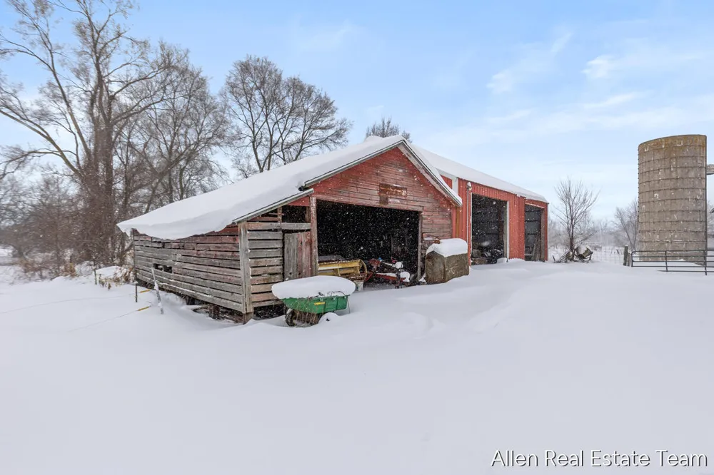 1224 102nd Avenue Plainwell, MI 49080