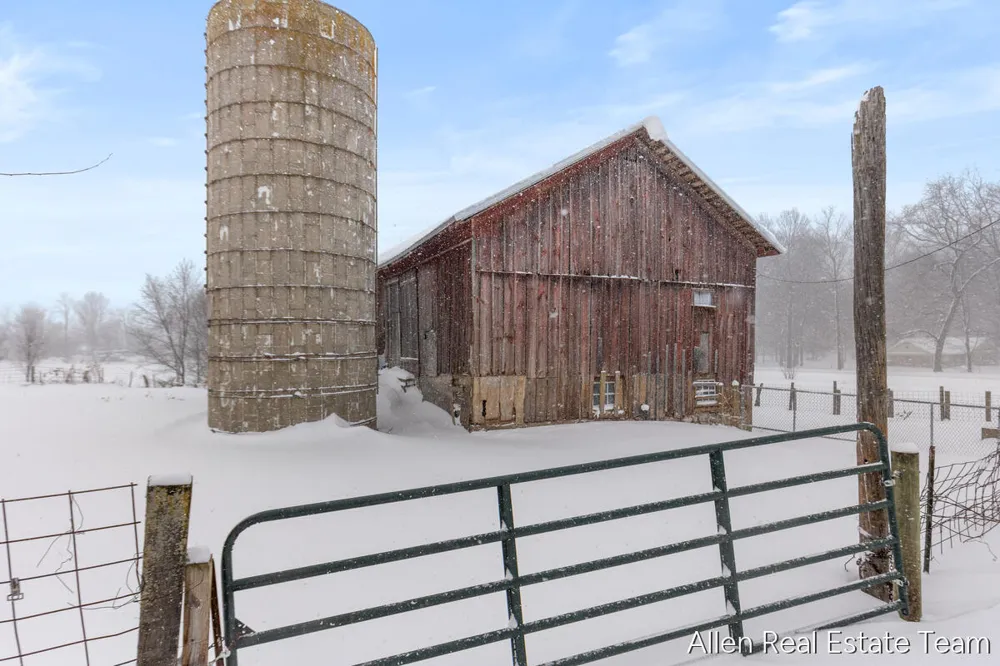 1224 102nd Avenue Plainwell, MI 49080