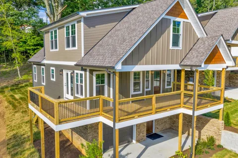 613 W View Road