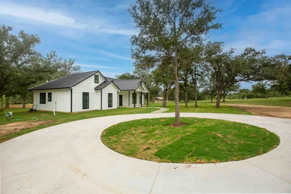 337 Smitty Lane Lockhart, TX 78644
