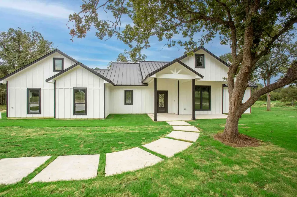 337 Smitty Lane Lockhart, TX 78644