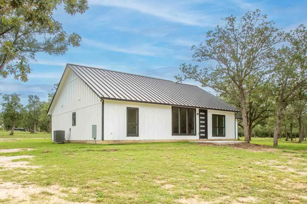337 Smitty Lane Lockhart, TX 78644