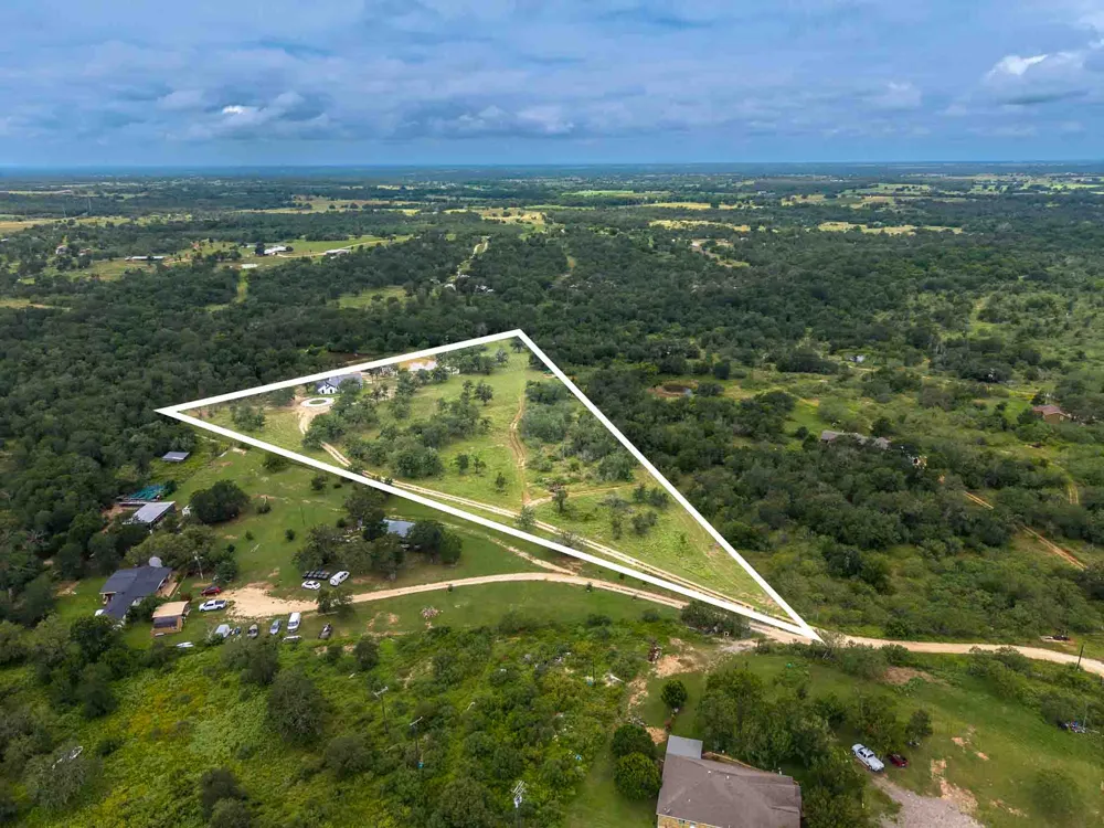 337 Smitty Lane Lockhart, TX 78644