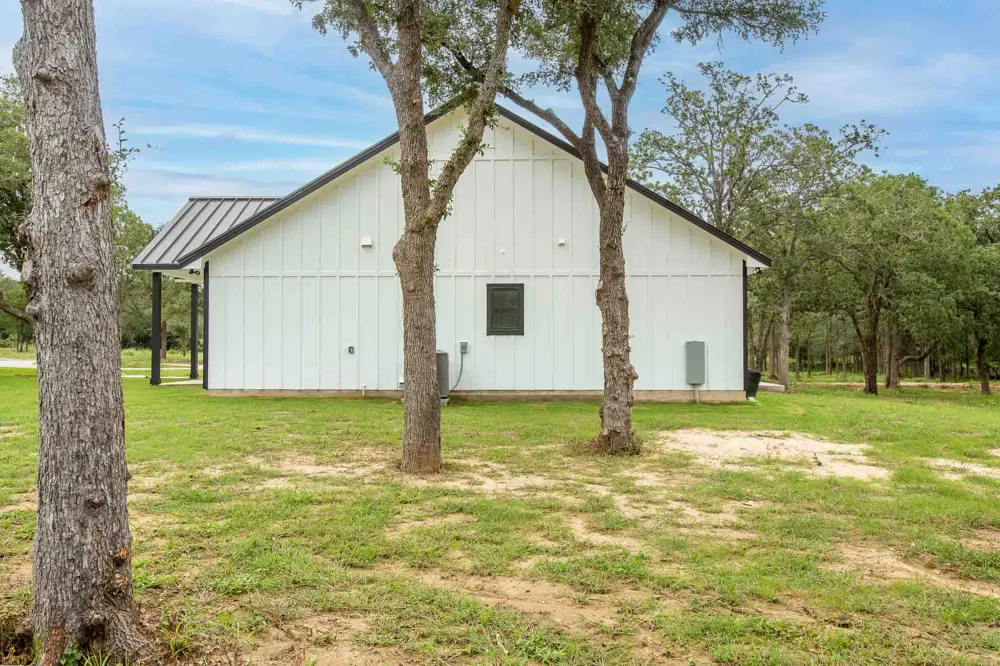 337 Smitty Lane Lockhart, TX 78644