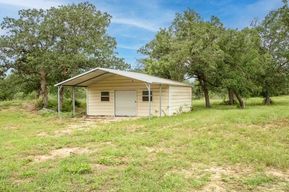 337 Smitty Lane Lockhart, TX 78644