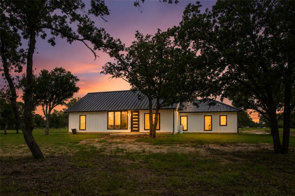 337 Smitty Lane Lockhart, TX 78644