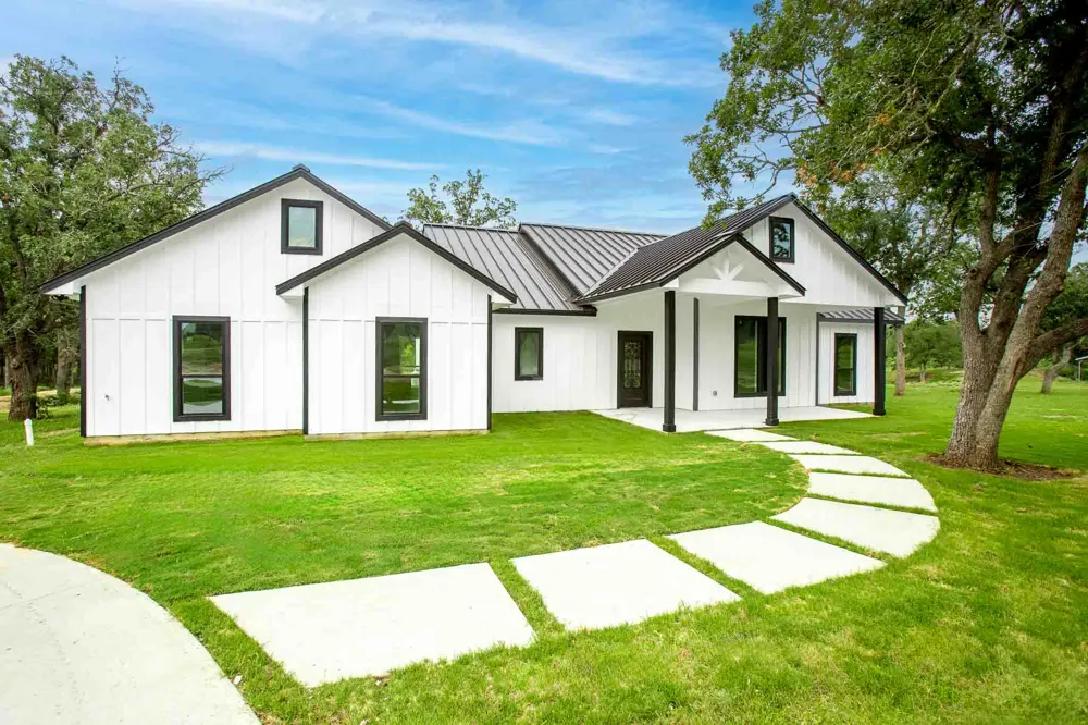 337 Smitty Lane Lockhart, TX 78644