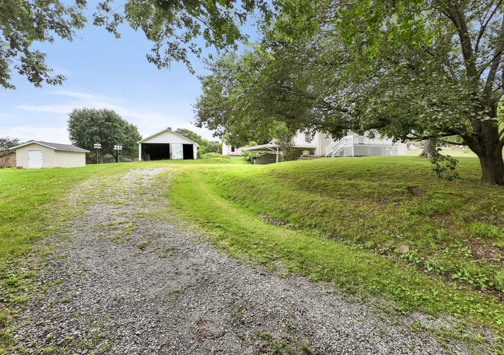 131 Bold Springs Rd Mc Ewen, TN 37101