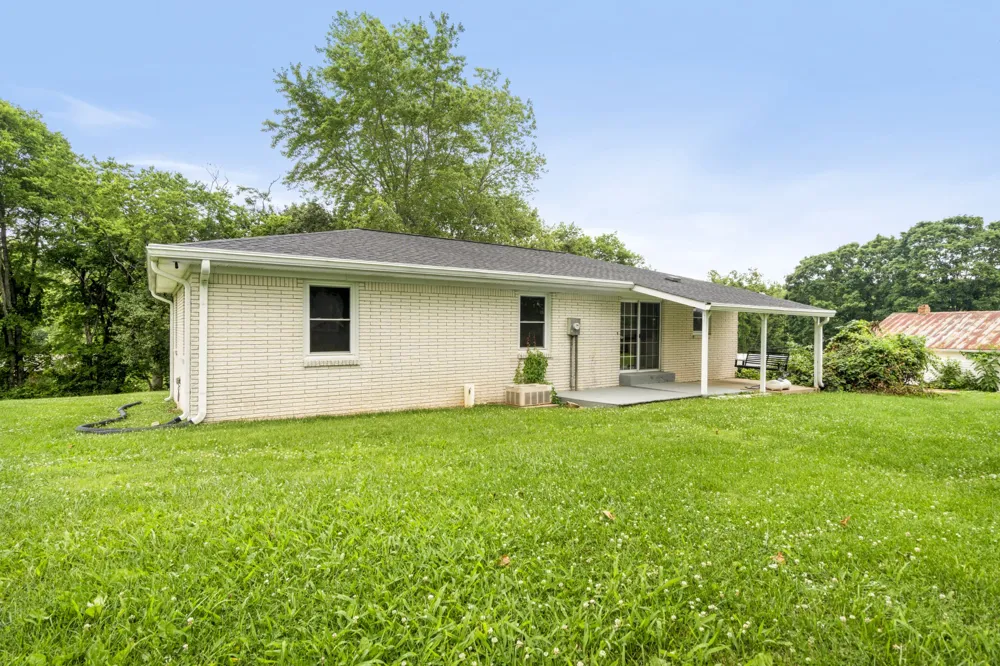 131 Bold Springs Rd Mc Ewen, TN 37101