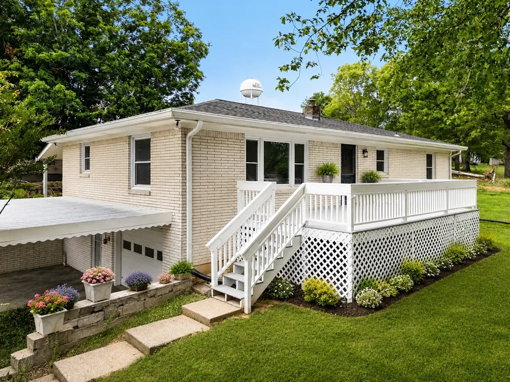 131 Bold Springs Rd Mc Ewen, TN 37101