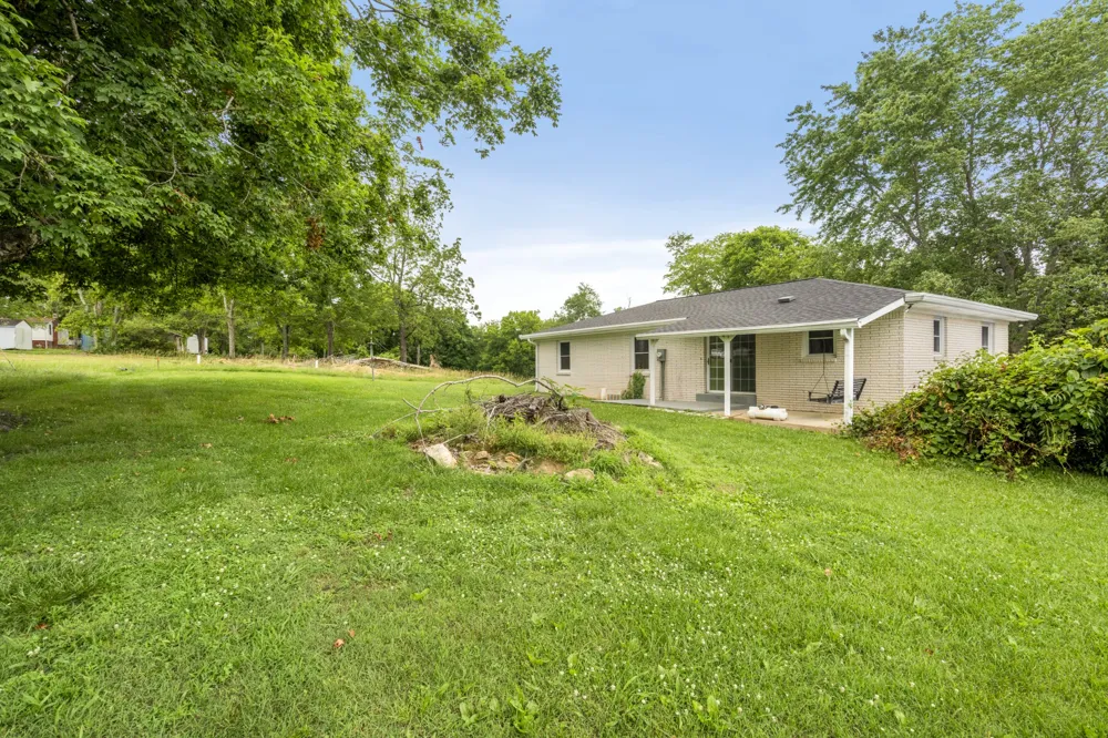 131 Bold Springs Rd Mc Ewen, TN 37101