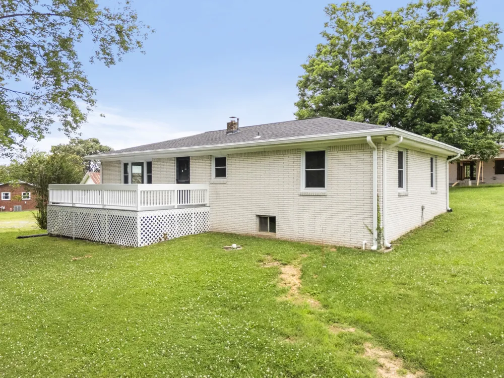 131 Bold Springs Rd Mc Ewen, TN 37101