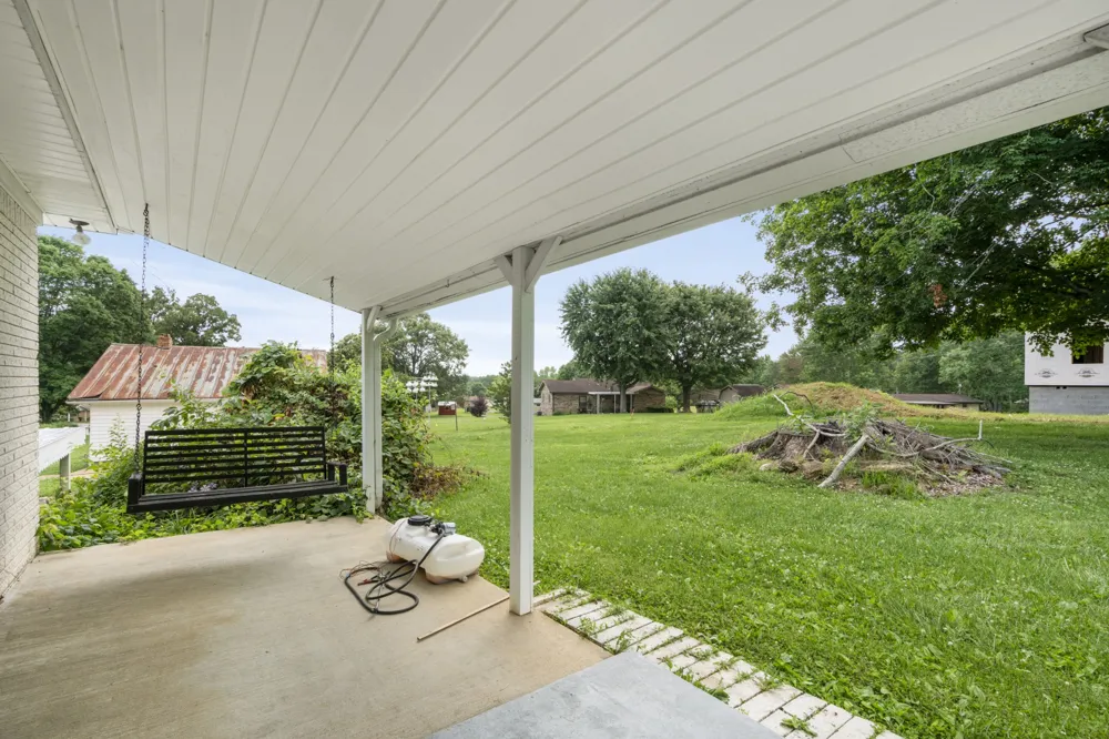 131 Bold Springs Rd Mc Ewen, TN 37101