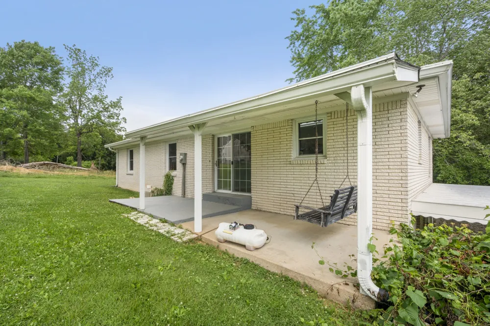 131 Bold Springs Rd Mc Ewen, TN 37101