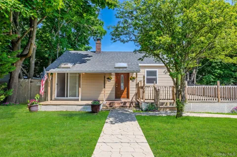 3 Laurel Road W