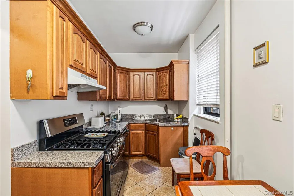 8344 Lefferts Boulevard #3D Kew Gardens, NY 11415