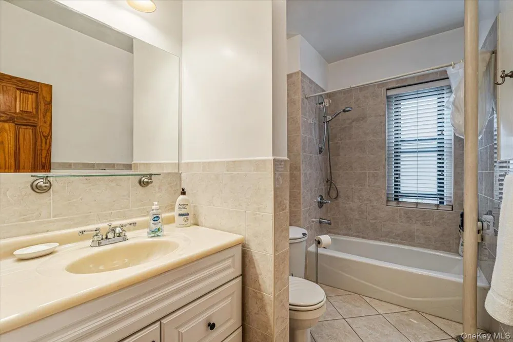 8344 Lefferts Boulevard #3D Kew Gardens, NY 11415