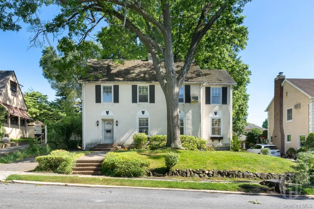 12 Carolina Road Douglaston, NY 11362