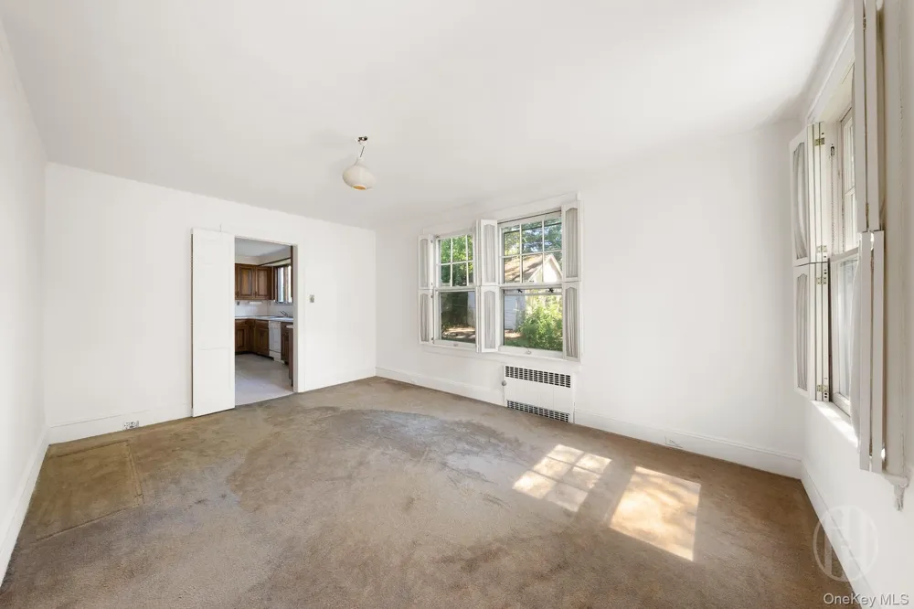 12 Carolina Road Douglaston, NY 11362