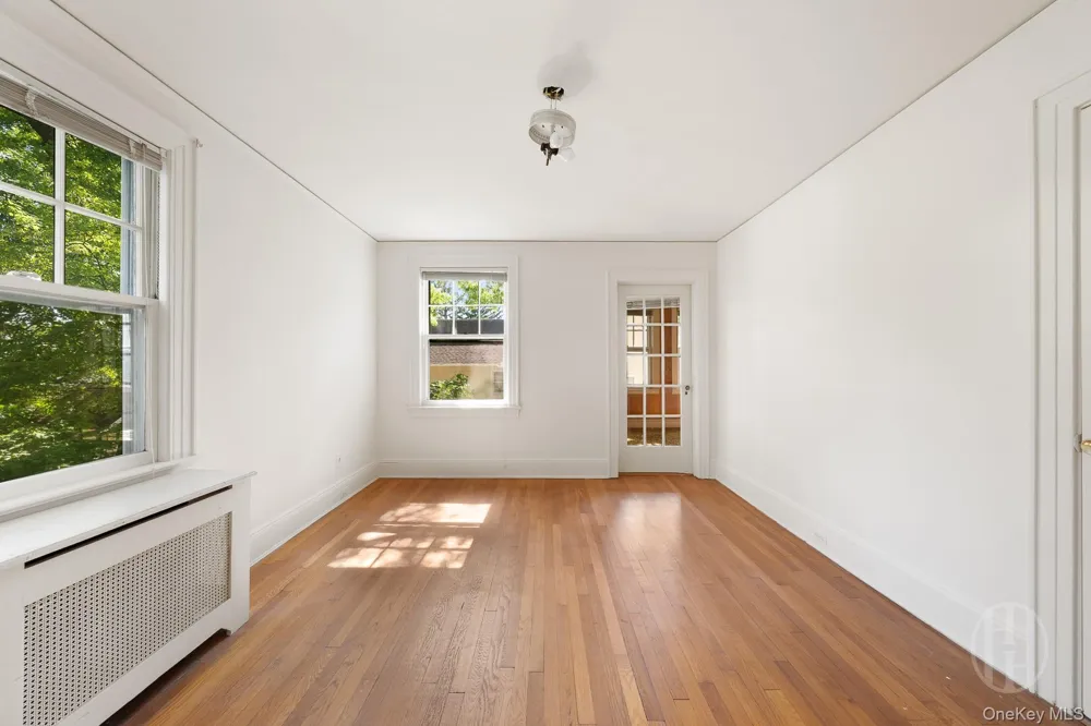 12 Carolina Road Douglaston, NY 11362