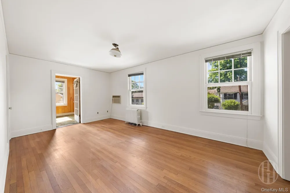 12 Carolina Road Douglaston, NY 11362