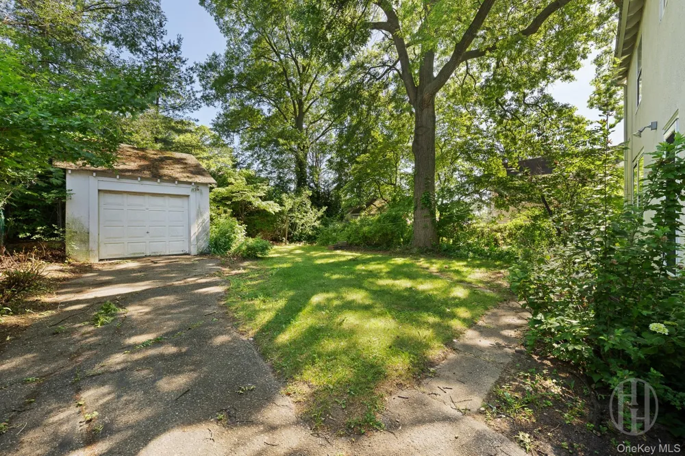 12 Carolina Road Douglaston, NY 11362