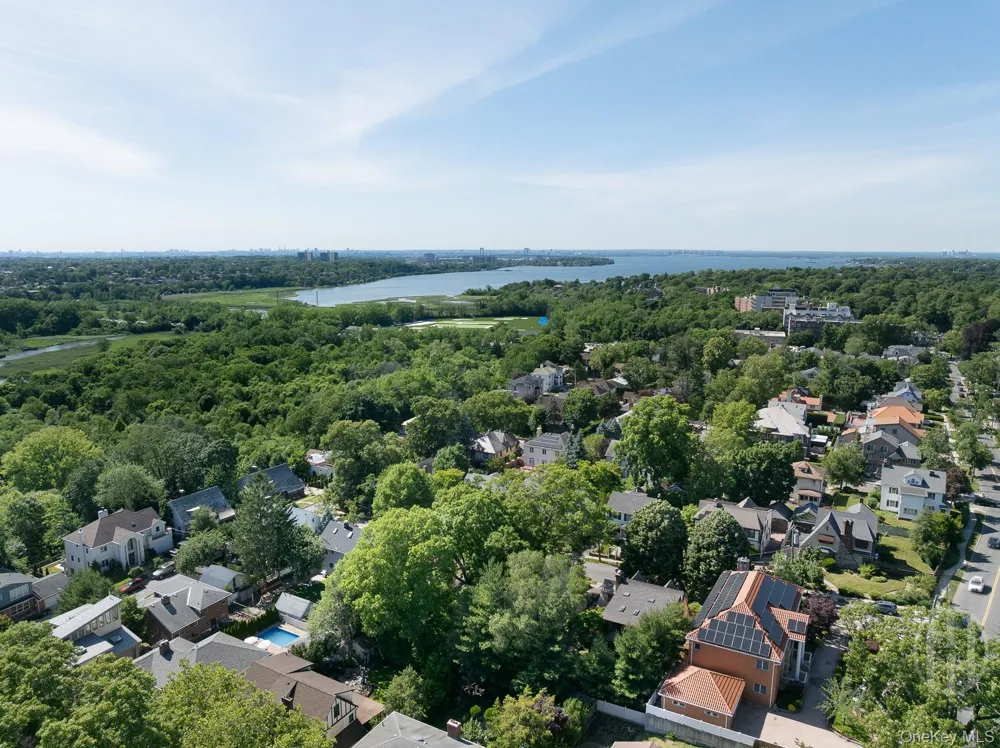 12 Carolina Road Douglaston, NY 11362