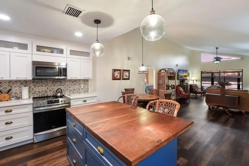 5400 34TH STREET W #15H Bradenton, FL 34210