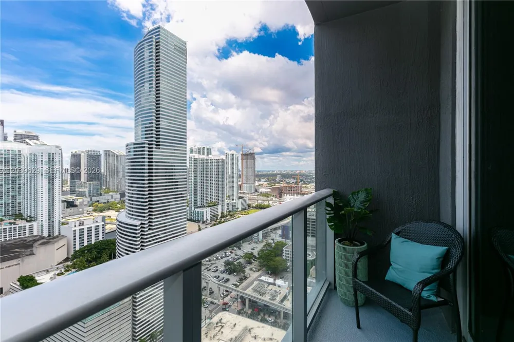 151 SE 1st St #3103 Miami, FL 33131