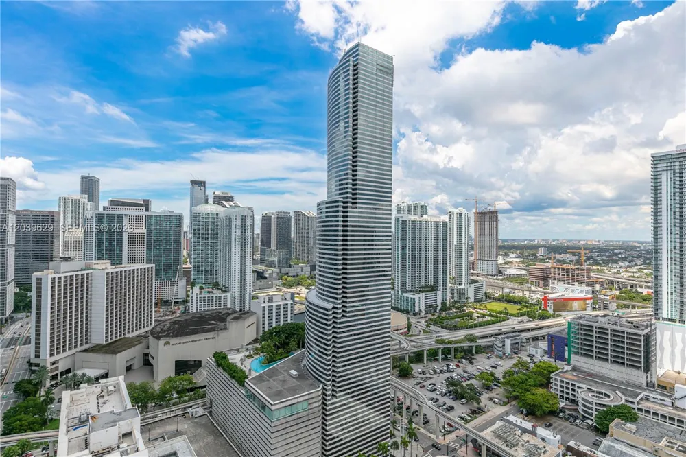 151 SE 1st St #3103 Miami, FL 33131