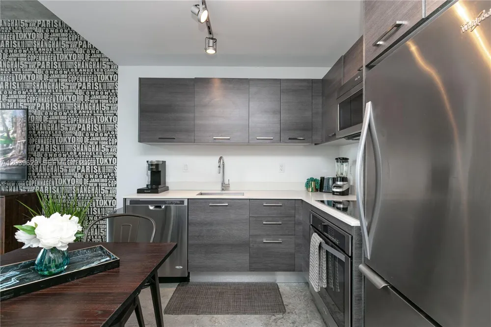 151 SE 1st St #3103 Miami, FL 33131