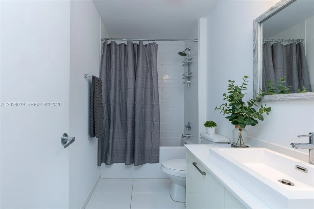 151 SE 1st St #3103 Miami, FL 33131
