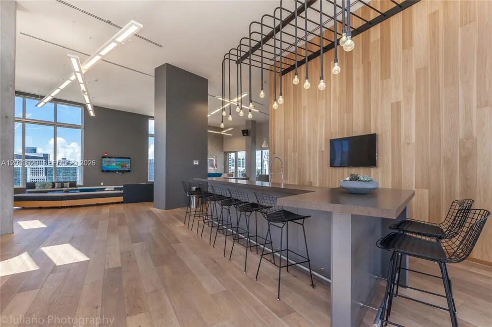 151 SE 1st St #3103 Miami, FL 33131