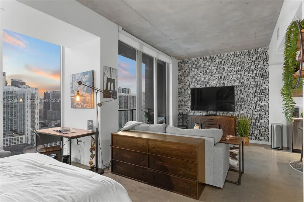 151 SE 1st St #3103 Miami, FL 33131