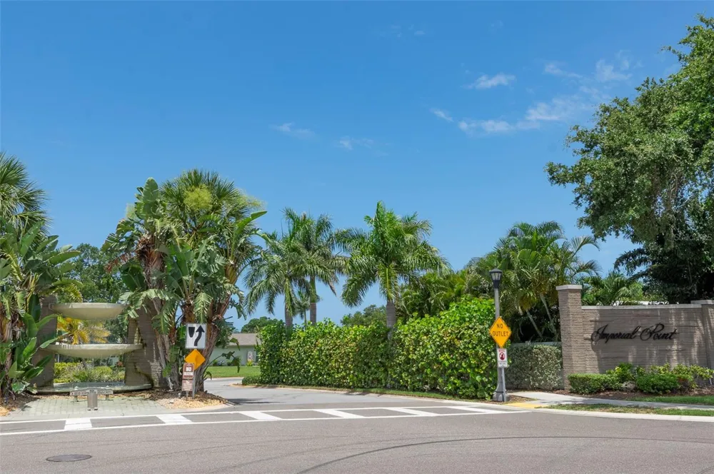 10152 REGAL DRIVE Largo, FL 33774