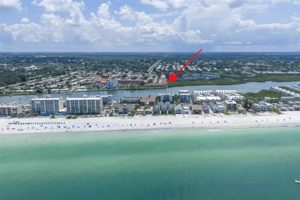 10152 REGAL DRIVE Largo, FL 33774