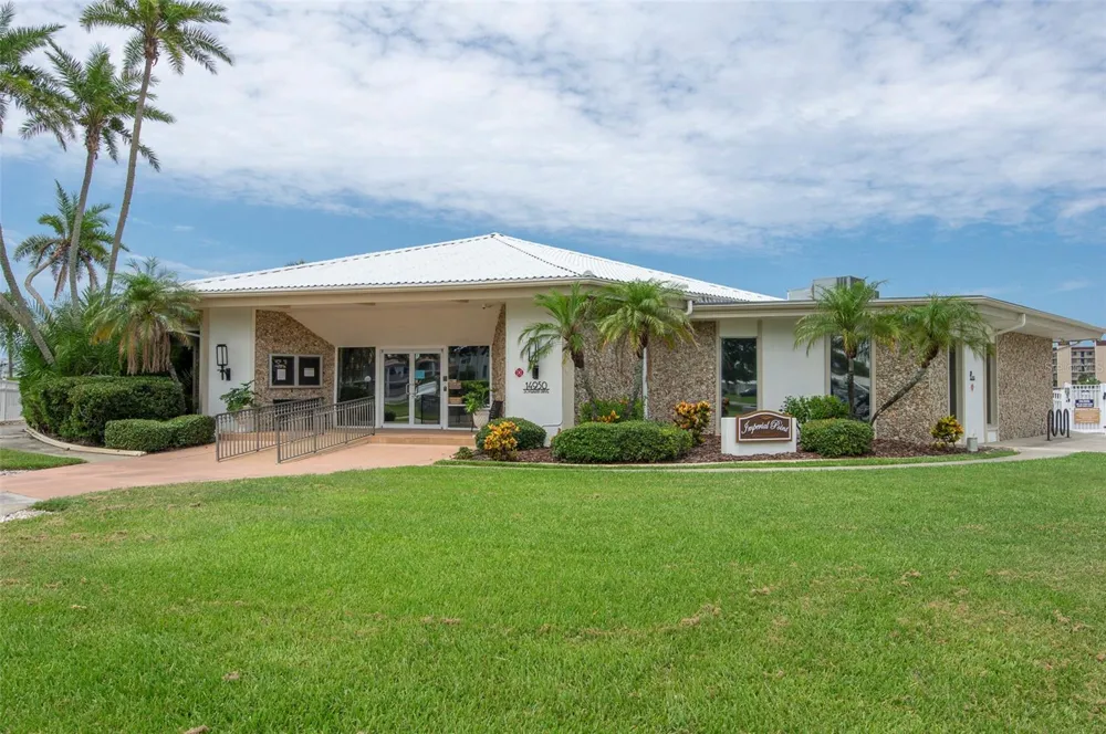 10152 REGAL DRIVE Largo, FL 33774